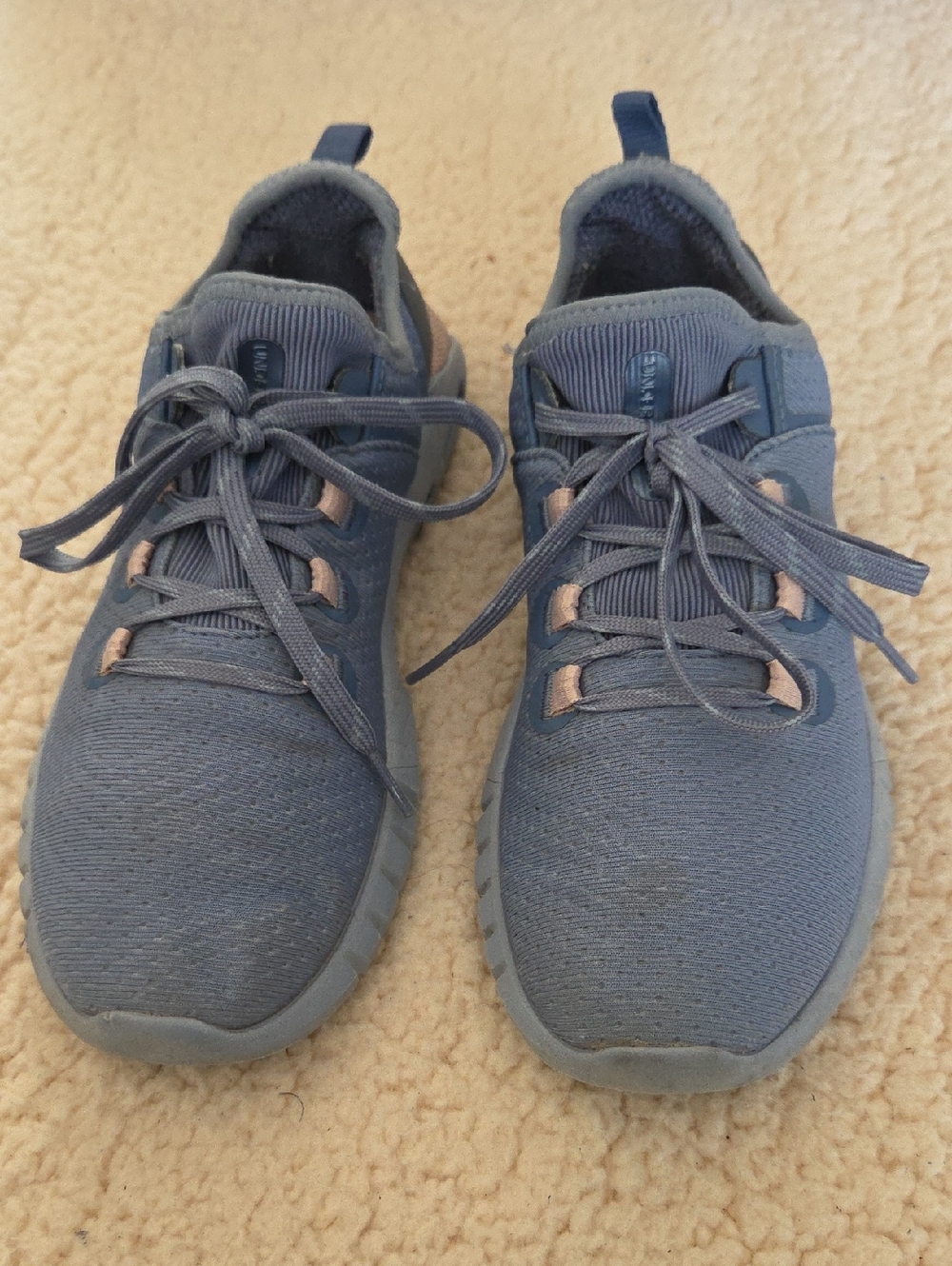 Under Armour HOVR Light Blue Knit Running Shoes with Pink Accent Sz 6.5